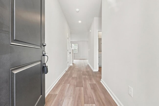 Building Photo - 605 Southwind Way