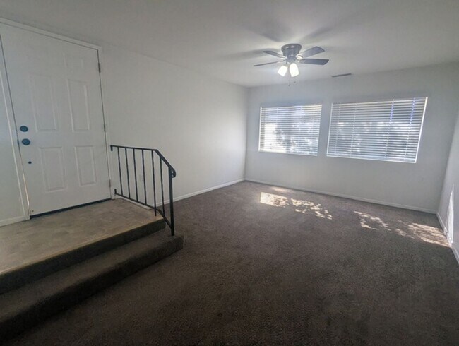 Foto del edificio - Single Story Home 4 bedroom + Enclosed pat...