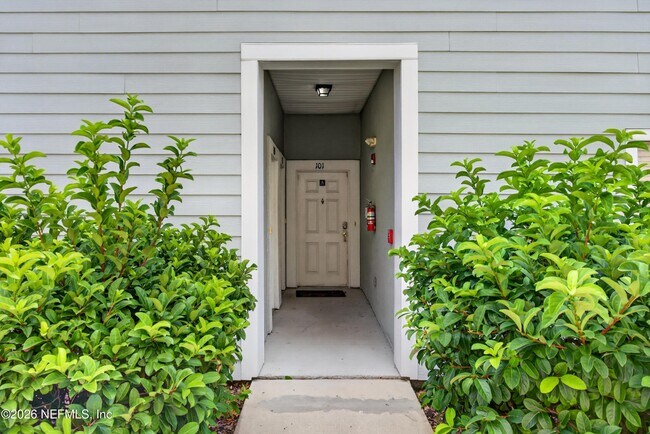 Foto del edificio - 7047 Deer Lodge Cir