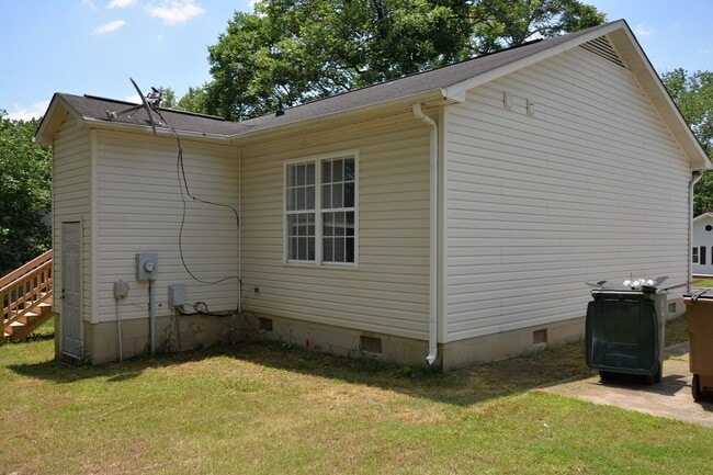 Building Photo - 1715 Rainbow Dr