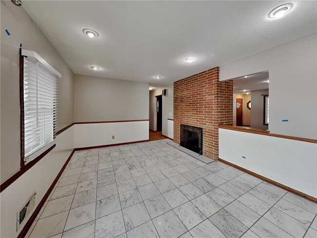 Foto del edificio - 2921 W 70 1/2 St