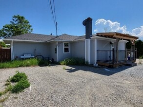 Building Photo - 3349 Gordon Dr