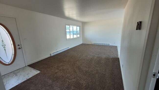 Foto del edificio - Moses Lake 3 bedroom 1 bath with den and g...
