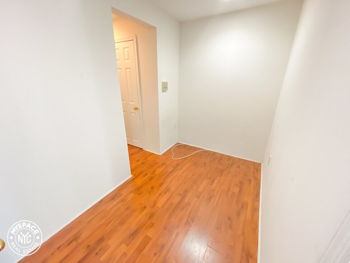 Foto del edificio - 793 Franklin Ave