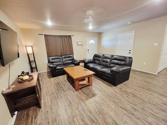Foto del edificio - HALF OFF First Month!! Super cute 3/2/1 in...