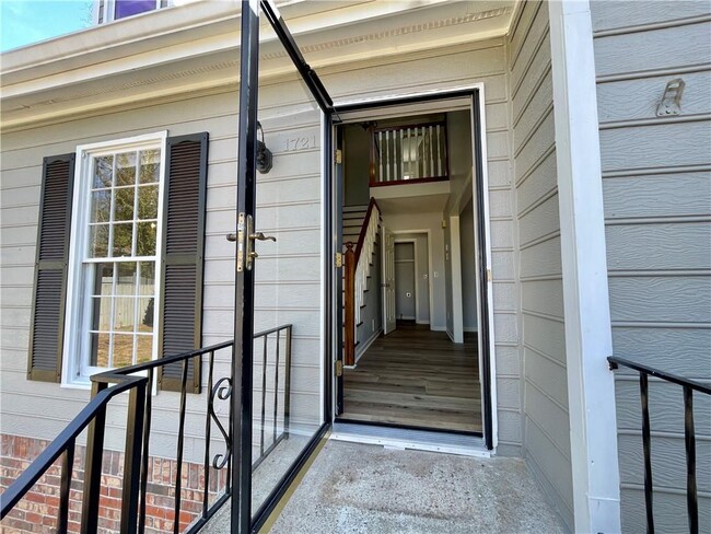 Building Photo - 1721 Emerson Ct NE