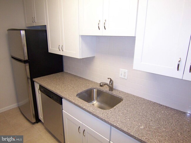 Building Photo - 8229 Kings Charter Ln