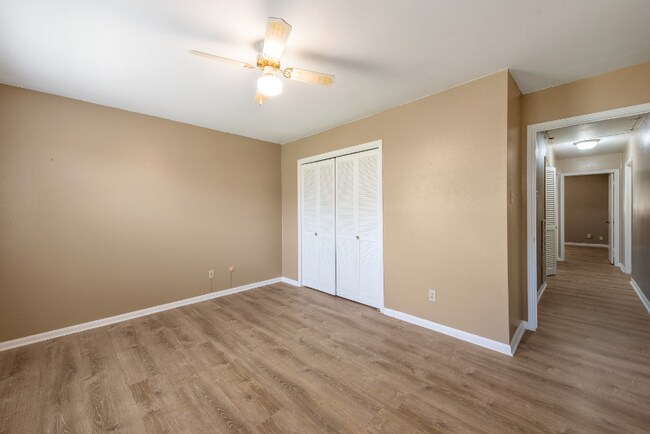 Building Photo - 7866 Leonora St