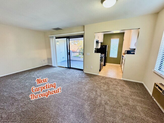 Foto del edificio - Delightful Upper Unit Mira Mesa Condo Loca...