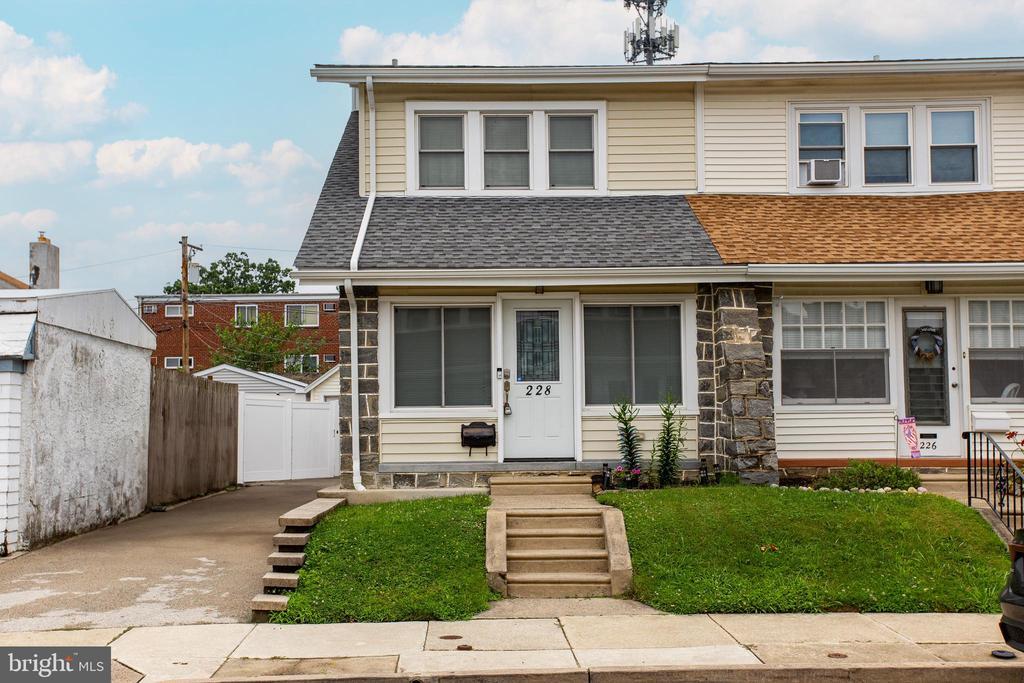 Foto principal - 228 Stanley Ave