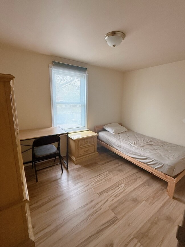 Smaller Bedroom - 877 Marion Av