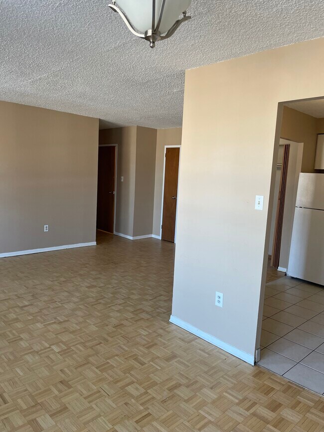 Photo du bâtiment - 175 Bloor St W