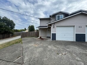 Building Photo - 610 11th Ave