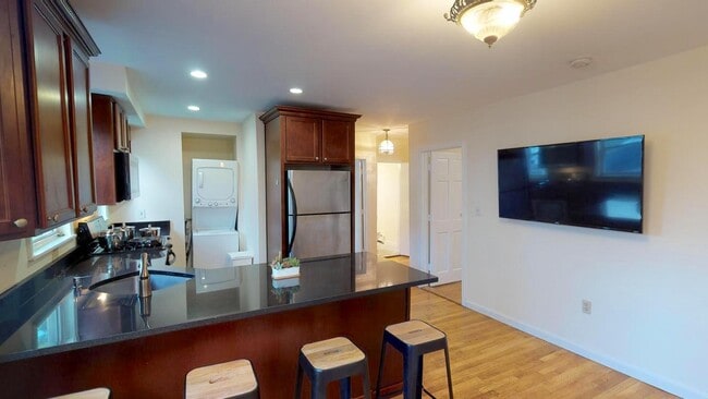 Photo - 315 Elm St Apartment