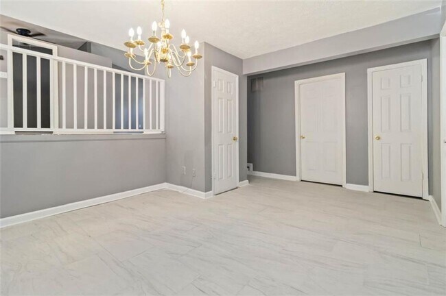 Foto del edificio - 6925 Cainwood Dr