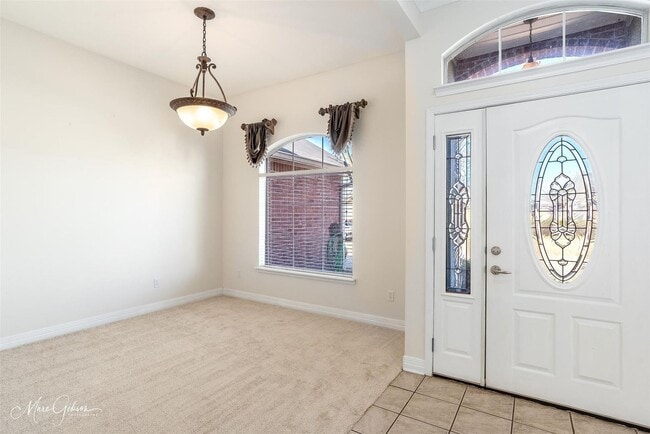 Building Photo - BEAUTIFUL HOME!! close to LSUS... Must See!!
