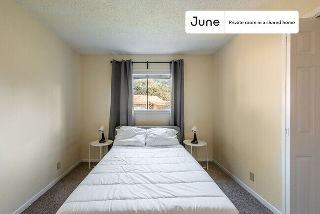 Foto del edificio - Room in Shared 4 bed/3 bath home