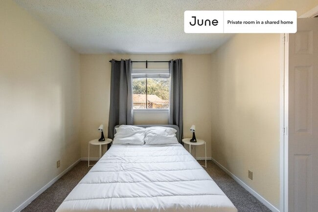 Building Photo - Room in Shared 4 bed/3 bath home
