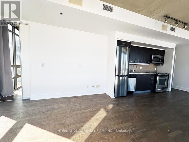 Building Photo - 630 Queen St E