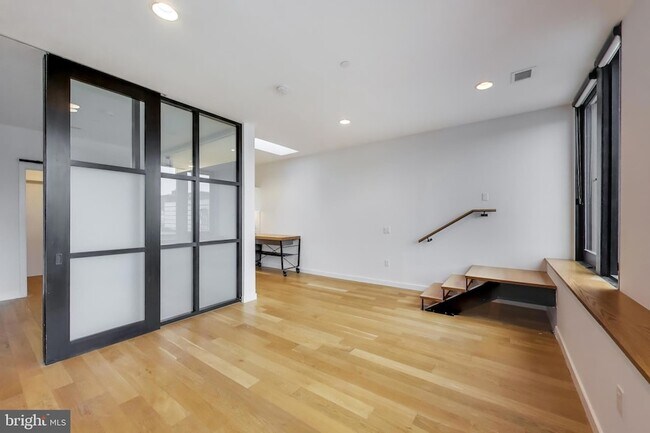 Foto del edificio - 57 N Street NW Unit UNIT 414