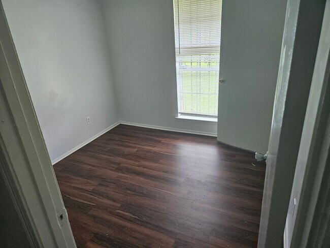 Foto del edificio - 5101 Levenson Rd