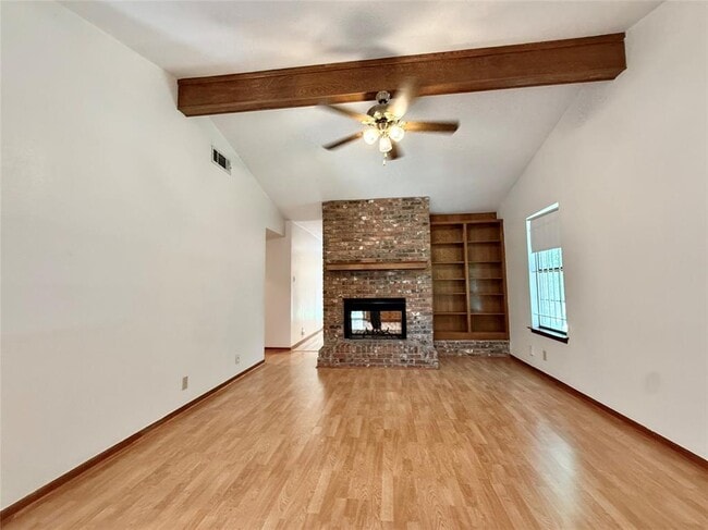 Building Photo - 3900 Knollwood Dr