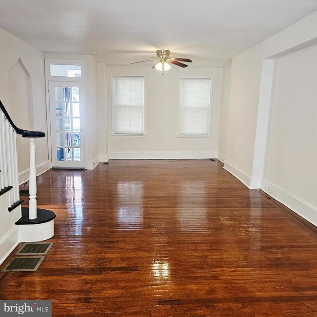 Foto del edificio - 1816 Montrose St