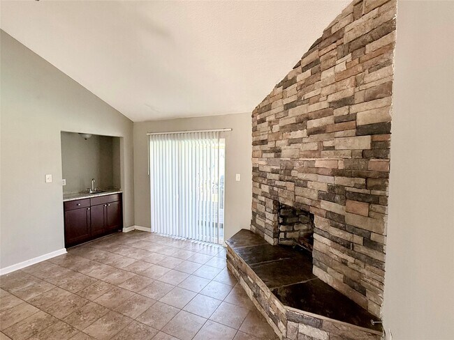 Foto del edificio - 15914 Mill Hollow Dr