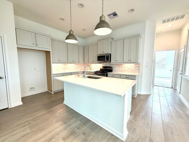 Foto del edificio - 620 Silver Pear Ct