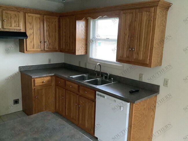 Foto del edificio - 300 Trista Ln