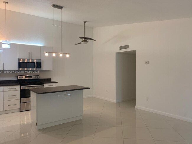 Foto del edificio - 907 NE 199th St