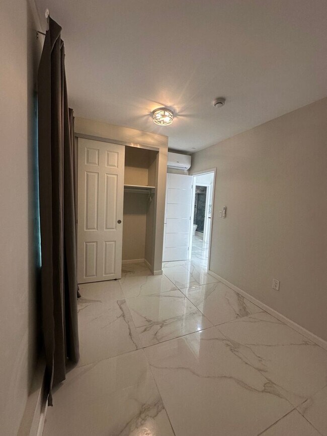 Foto del edificio - 1427 E 76th St