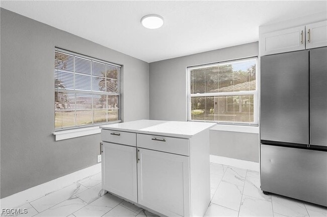 Foto del edificio - 4472 E Riverside Dr