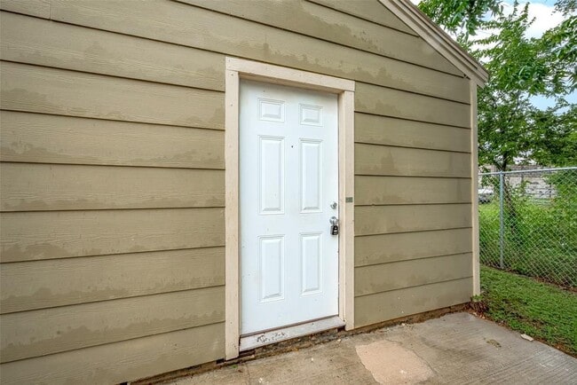 Building Photo - 5118 Plum Dr