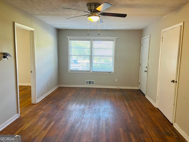 Building Photo - 531 Locke St