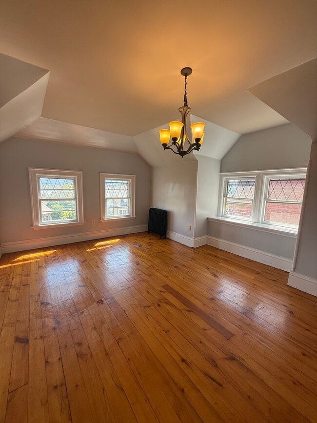 Building Photo - 409 Grand St