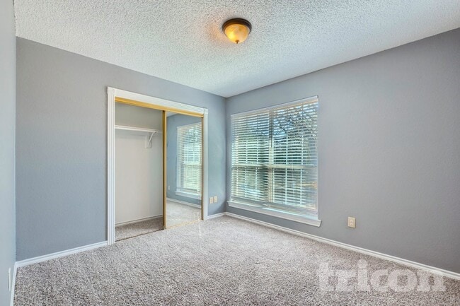 Foto del edificio - 1417 Baker Dr