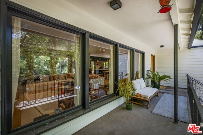 Building Photo - 5749 Valley Oak Dr