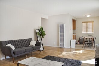 Building Photo - 2640 Castello Way