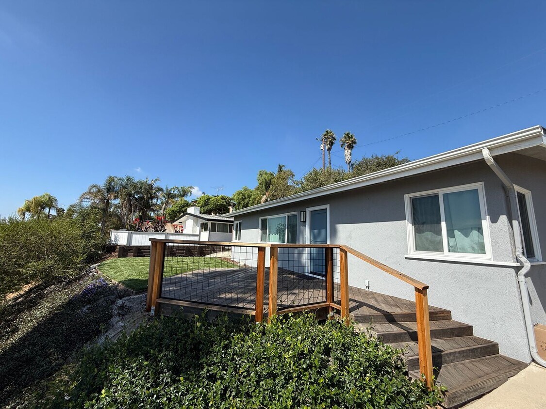 Foto principal - Fully Renovated Home with Stunning Farm Views in Old Town Camarillo
