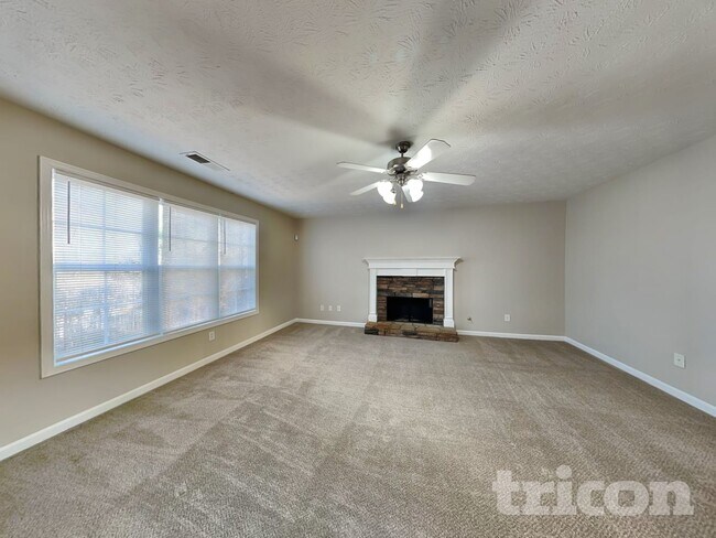 Building Photo - 180 Prince Edward Way