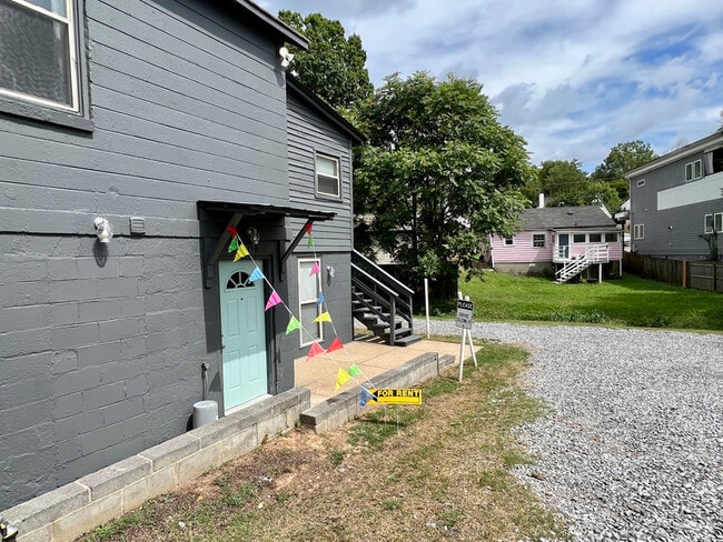 Building Photo - 835 Porter Rd