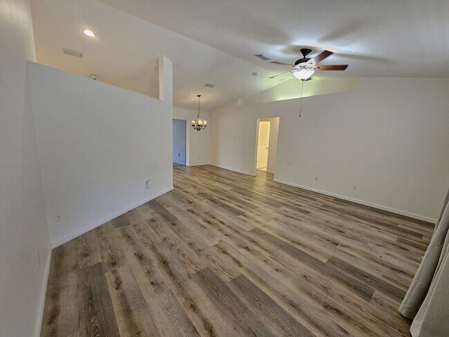 Foto del edificio - Annual Unfurnished Home with whole House G...