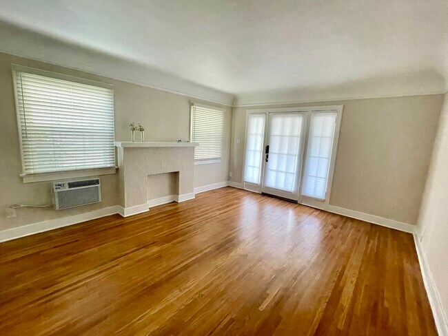 Sala de estar - 4565 Alumni Ave