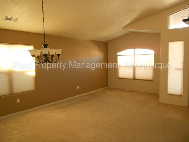 Building Photo - 2128 Las Brisas Cir SE