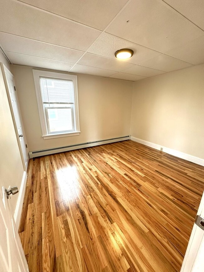 Building Photo - 98 Japonica St