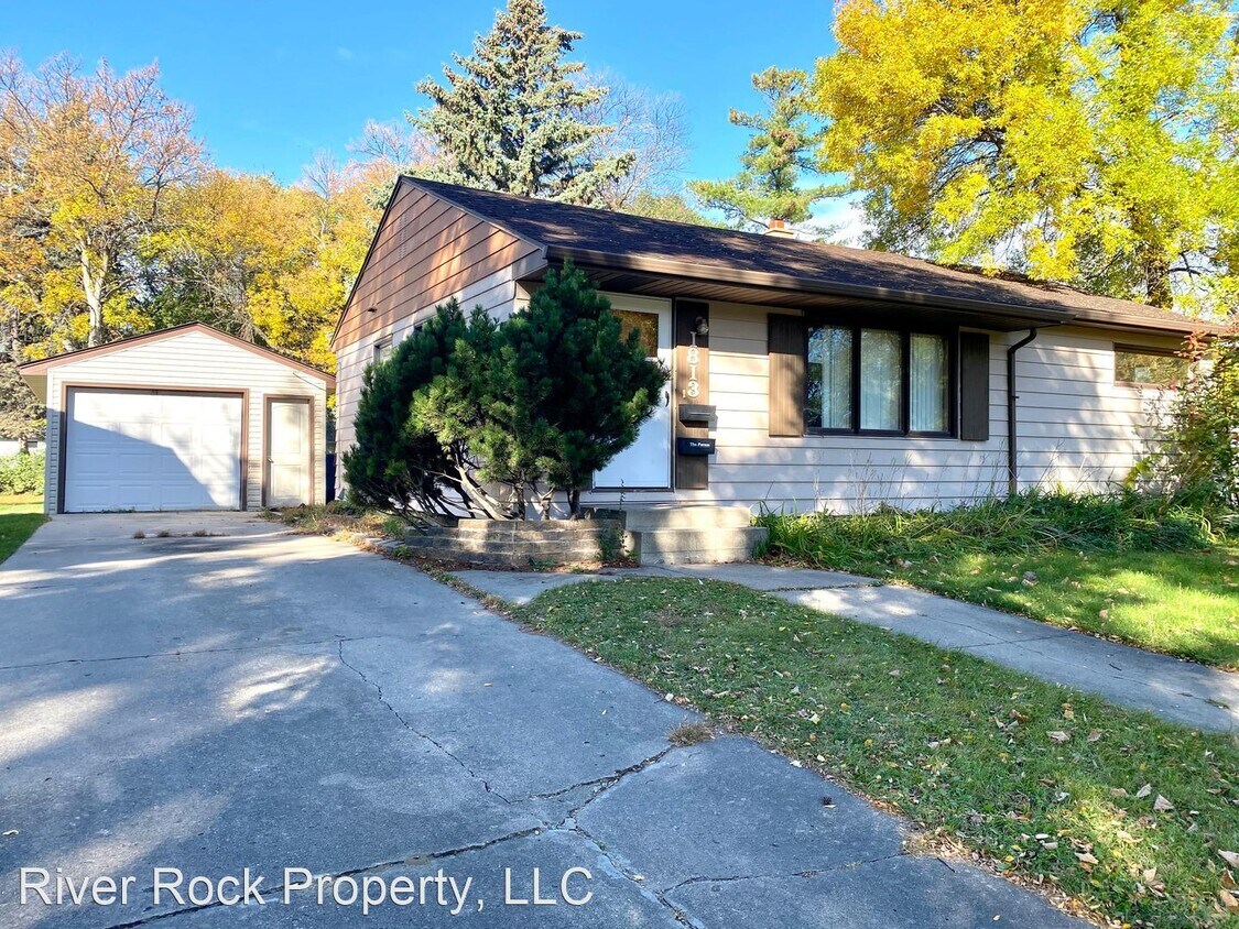 4 br, 2 bath House 1813 12th St S House for Rent in Moorhead, MN