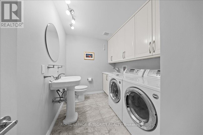 Building Photo - 2147 Fillmore Crescent