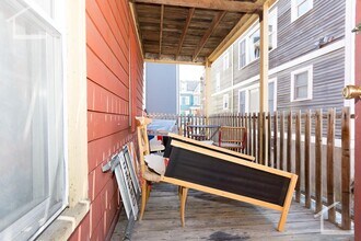 Building Photo - 244 Hillside St