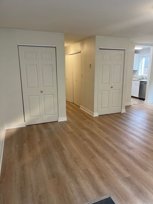 Building Photo - 2 bedroom, 2 bath condo near Greenwood.